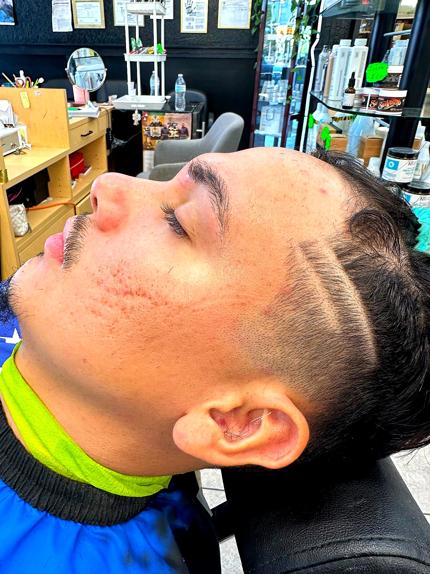 Trabajo de barbería en Golden Clippers