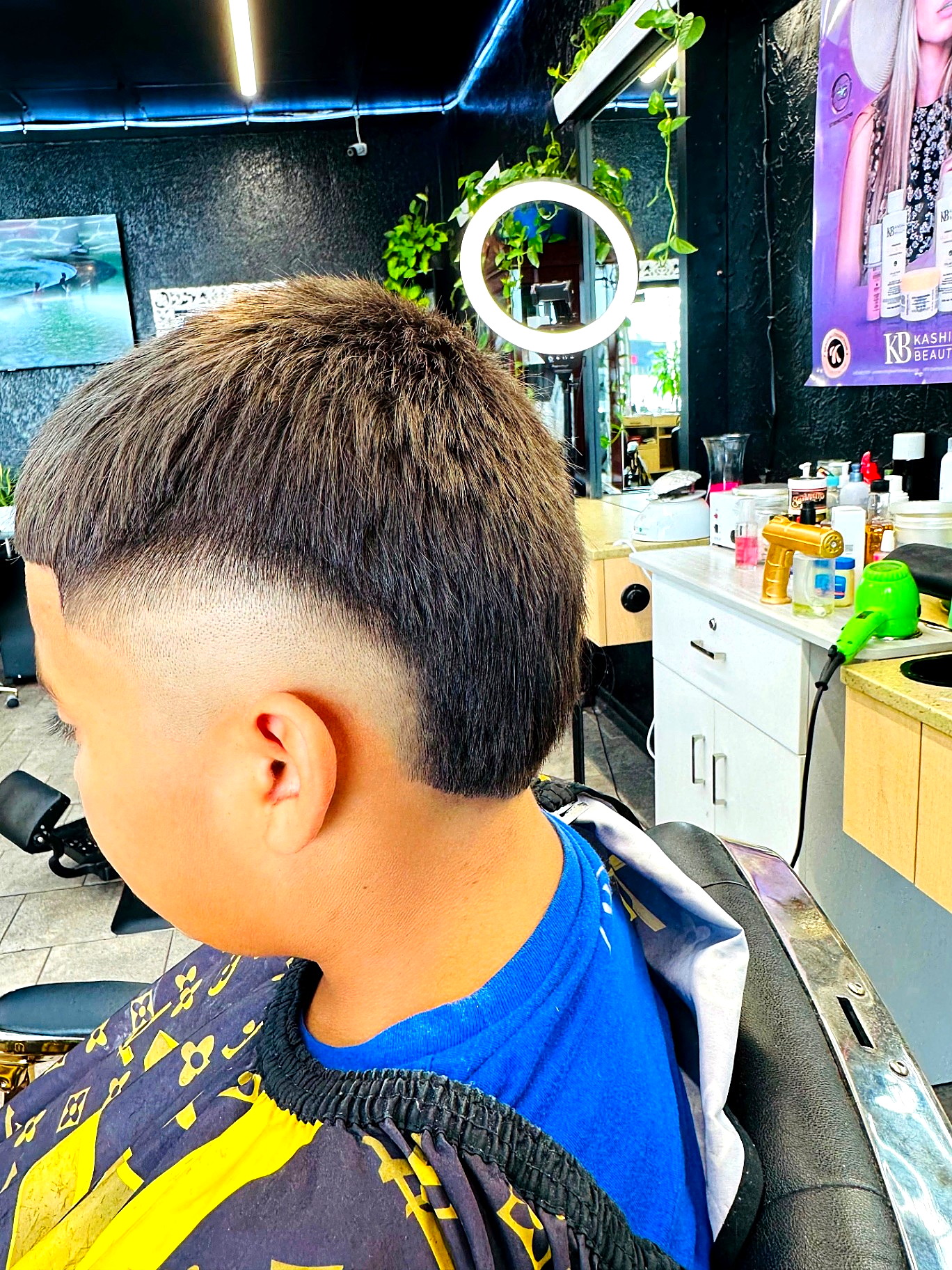 Trabajo de barbería en Golden Clippers