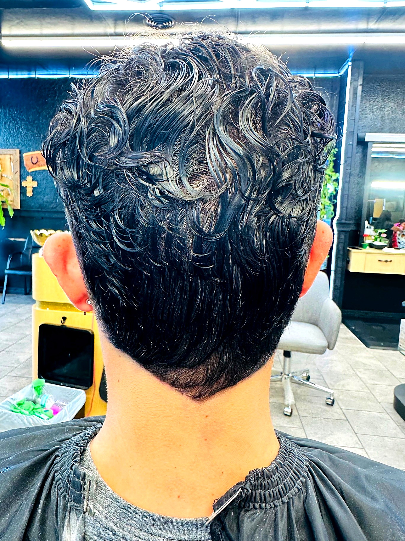 Trabajo de barbería en Golden Clippers