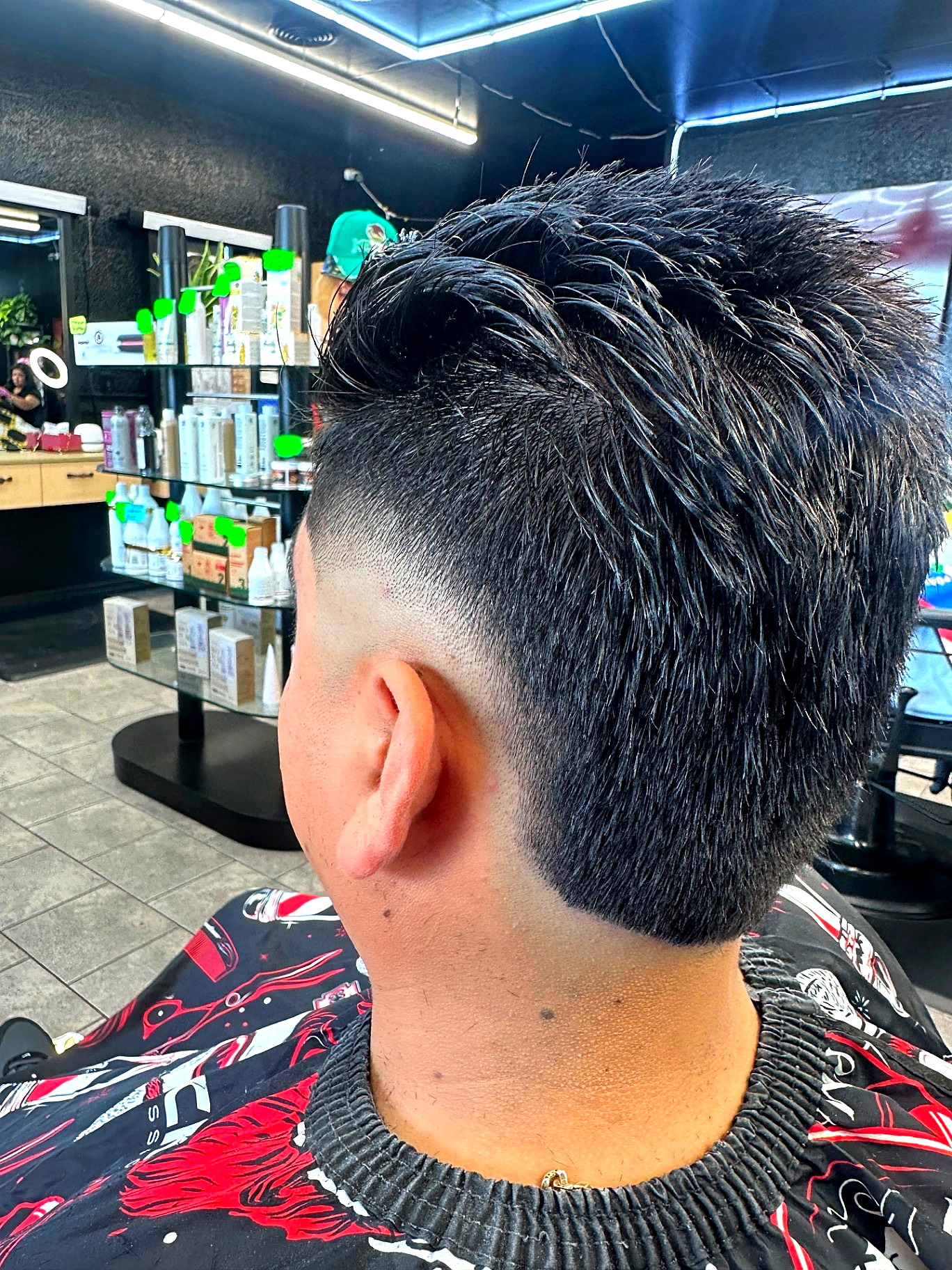 Trabajo de barbería en Golden Clippers