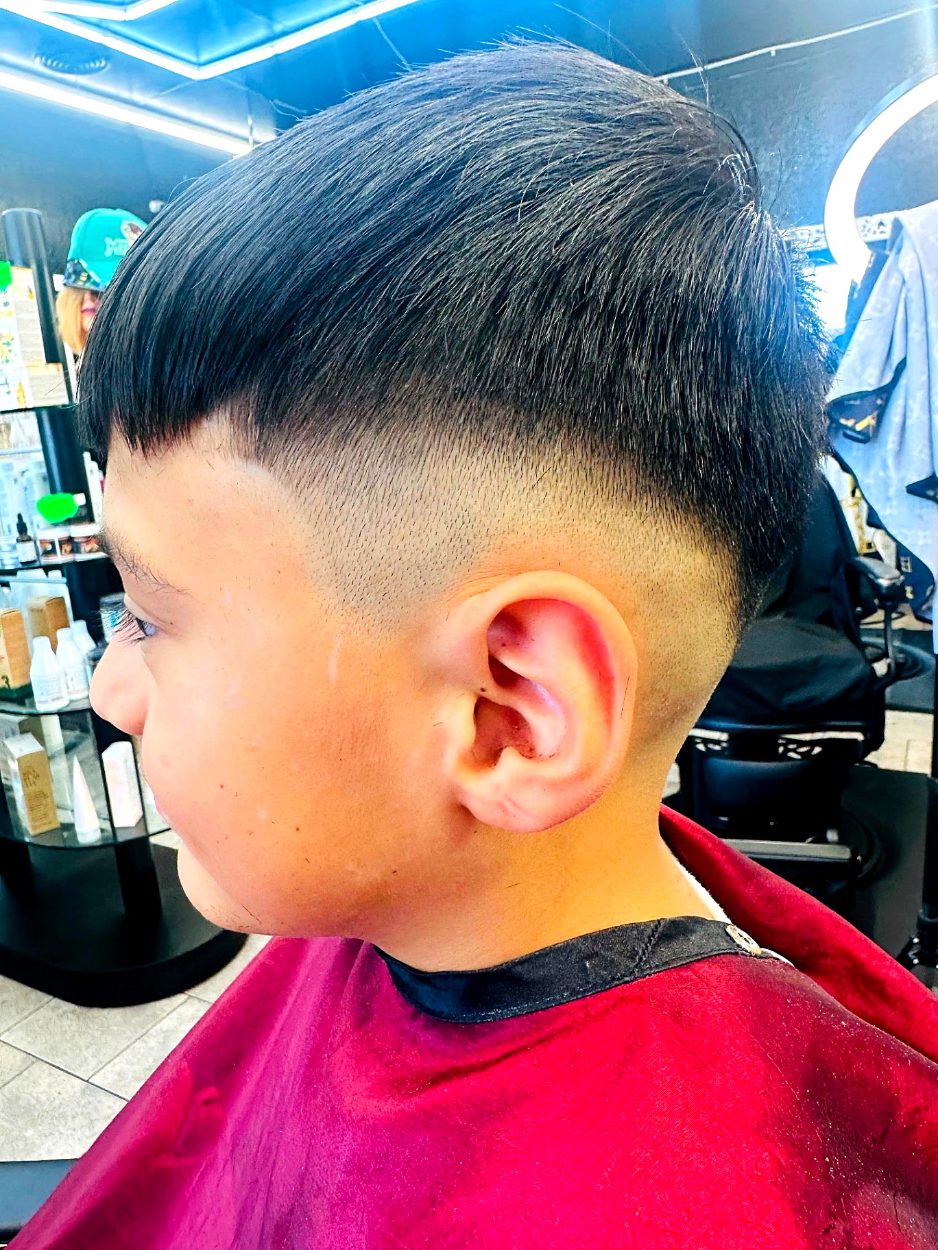 Trabajo de barbería en Golden Clippers