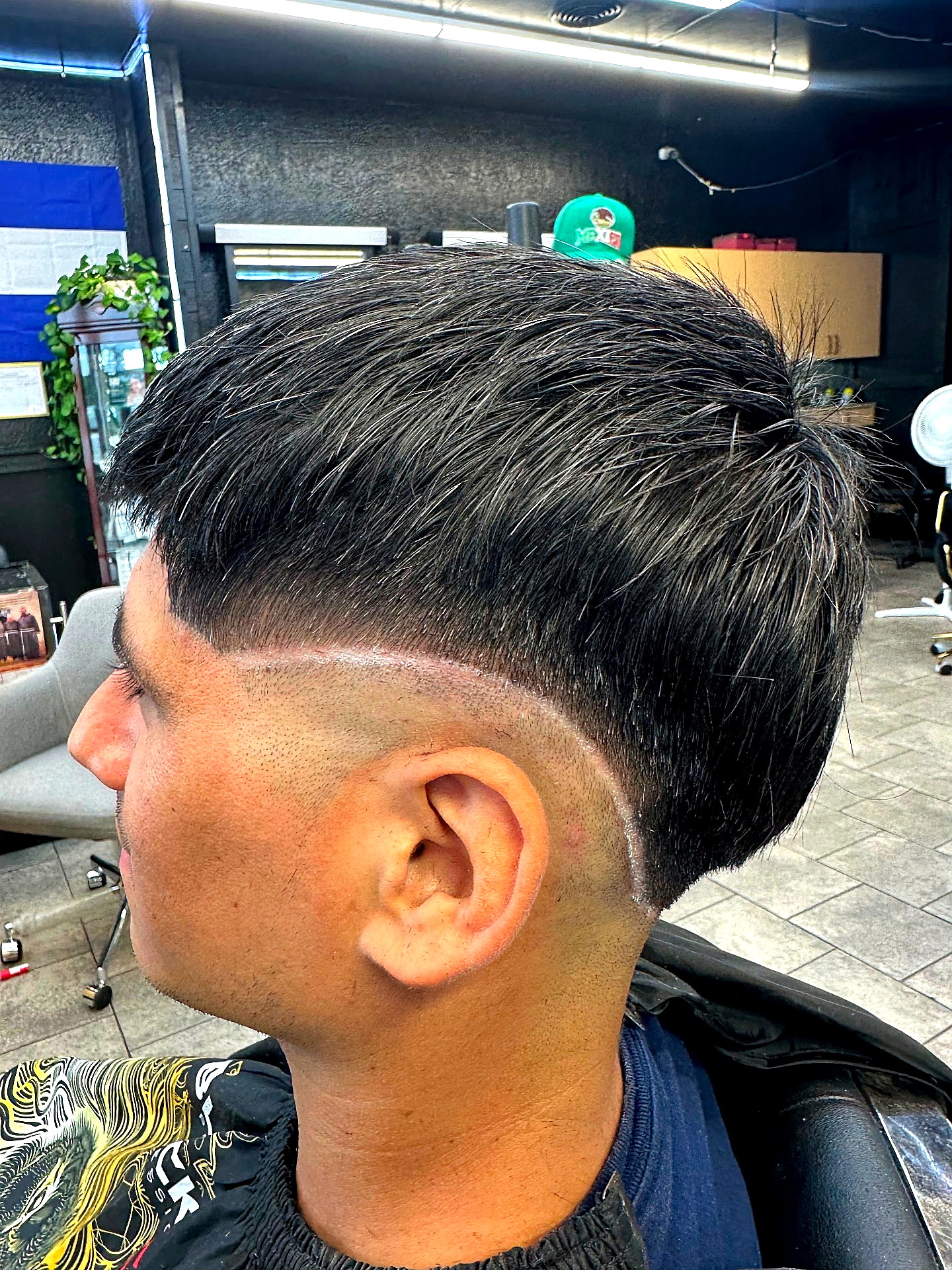 Trabajo de barbería en Golden Clippers