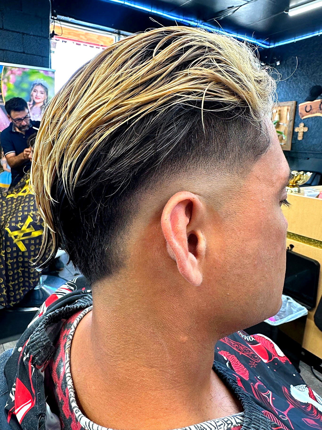 Trabajo de barbería en Golden Clippers