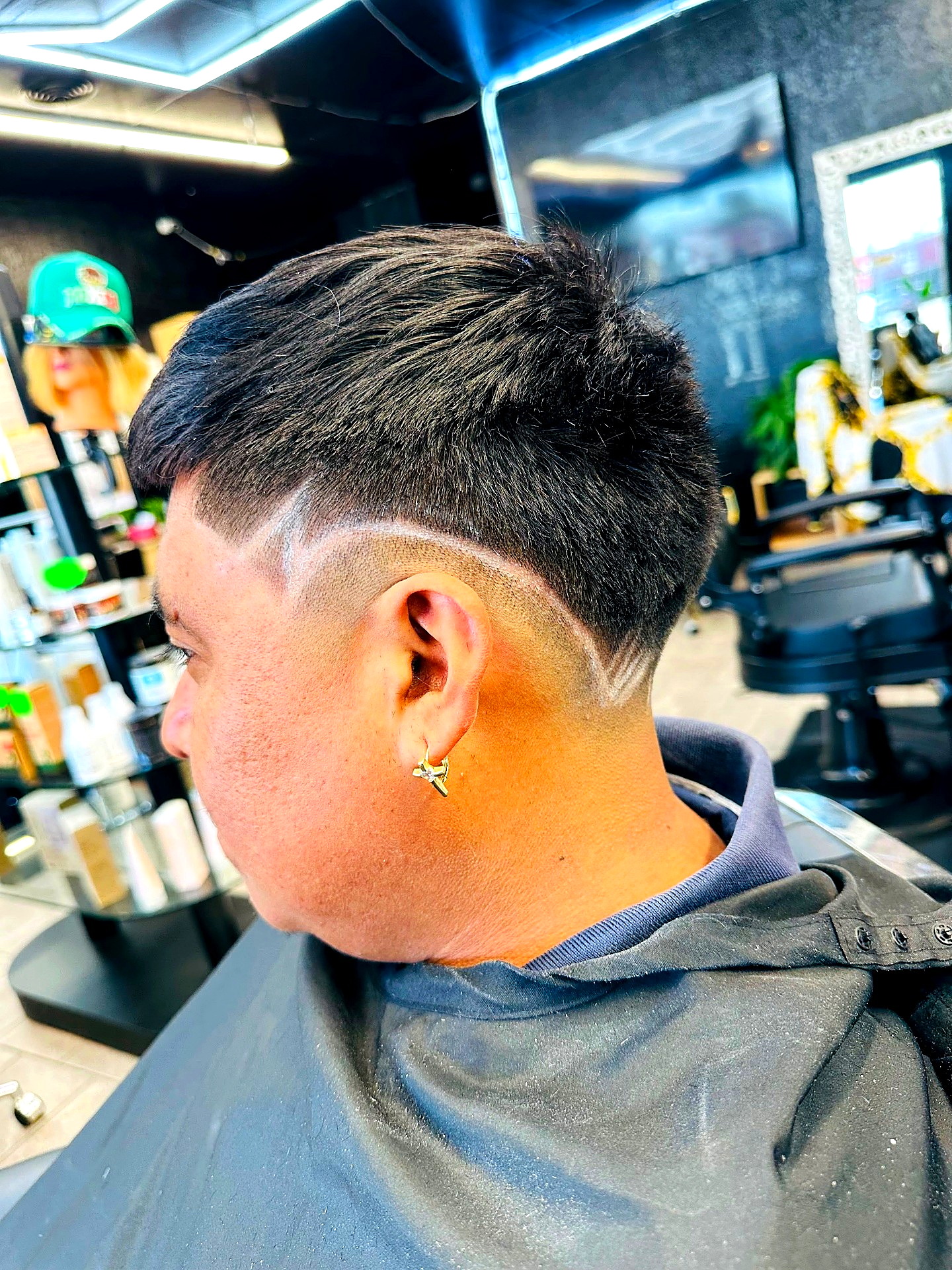 Trabajo de barbería en Golden Clippers