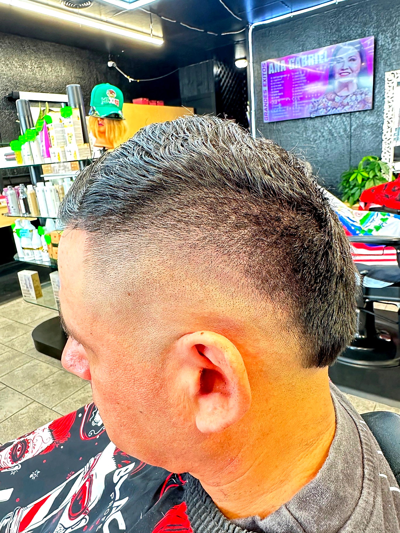 Trabajo de barbería en Golden Clippers