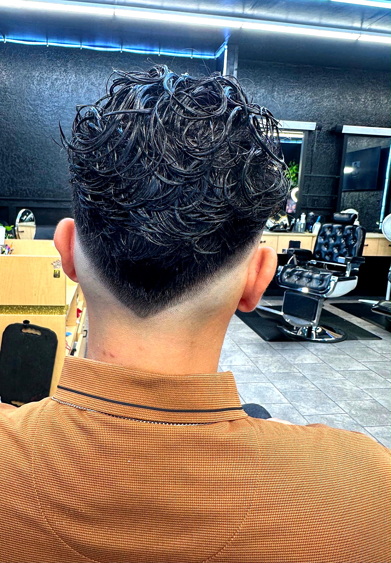Trabajo de barbería en Golden Clippers